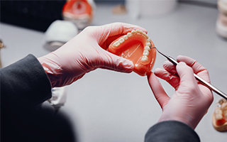 Clínica Médica Santa Sofia Somos uma clínica dentária dedicada à saúde oral e ao bem-estar dos nossos pacientes. Oferecemos tratamentos dentários completos, com tecnologia moderna e uma equipa experiente, para cuidar do seu sorriso com qualidade, segurança e confiança.