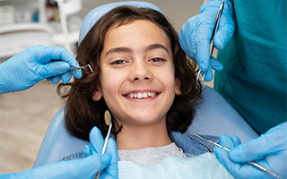 Clínica Médica Santa Sofia Somos uma clínica dentária dedicada à saúde oral e ao bem-estar dos nossos pacientes. Oferecemos tratamentos dentários completos, com tecnologia moderna e uma equipa experiente, para cuidar do seu sorriso com qualidade, segurança e confiança.